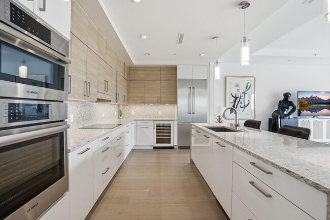 Building Photo - 3200 S Ocean Blvd