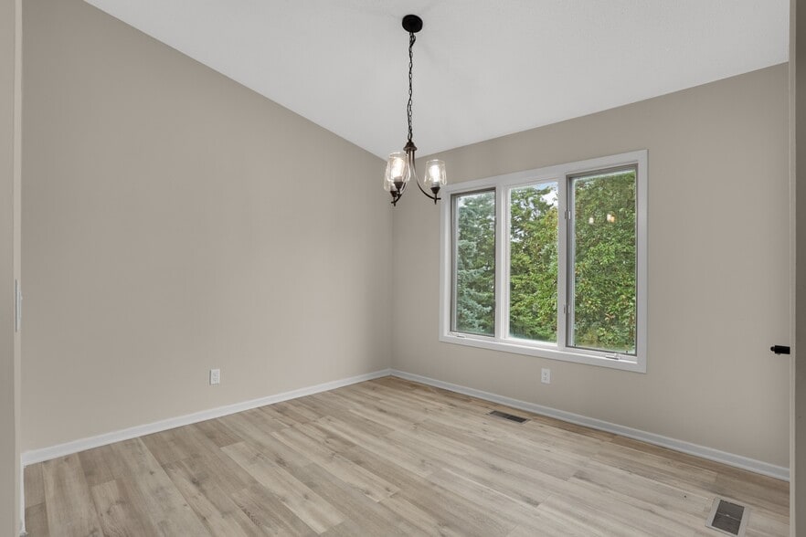 Building Photo - 3584 Blue Jay Way