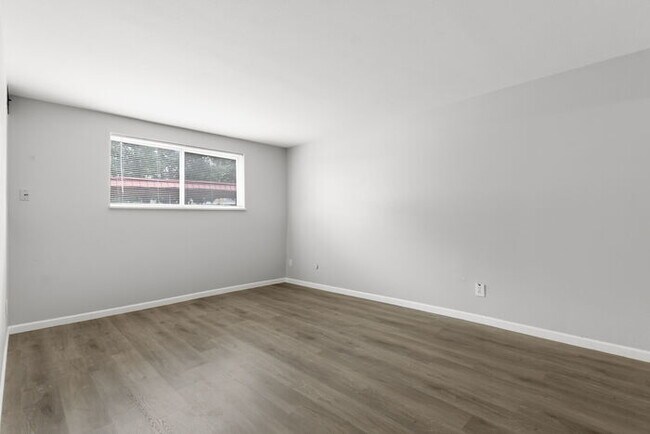 Building Photo - Recently updated 2 bedroom condo with upgr...