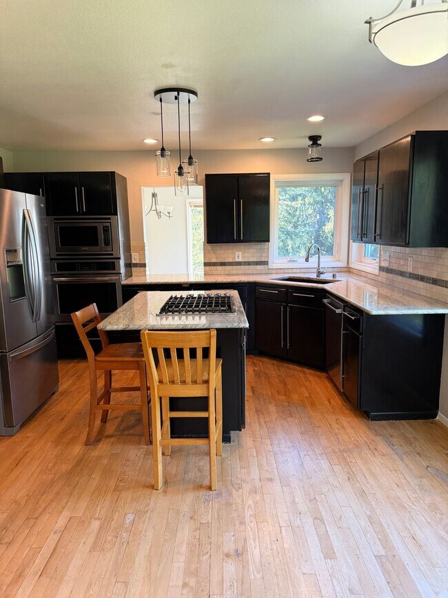 Building Photo - Beautiful Potter's Marsh Home!