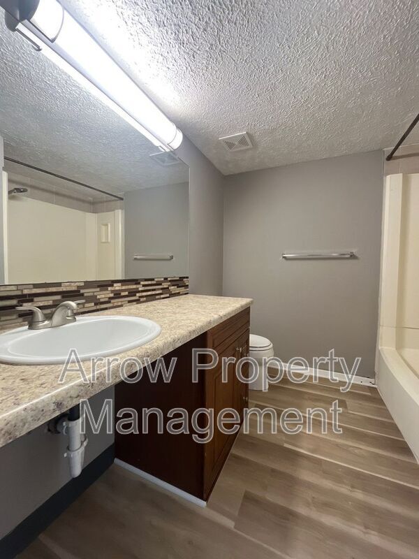 Building Photo - 515 S 2nd St