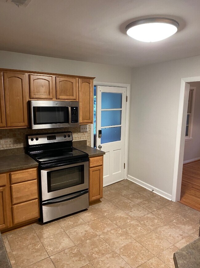 Building Photo - 1424 Nelson Dr