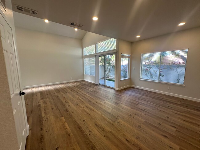 Building Photo - STUNNING DESERT SHORES MINUTES FROM THE LA...