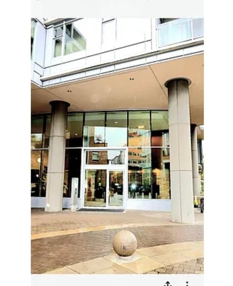 Building Photo - 1900 S River Dr