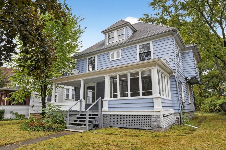 Building Photo - 93 Oakdale Ave