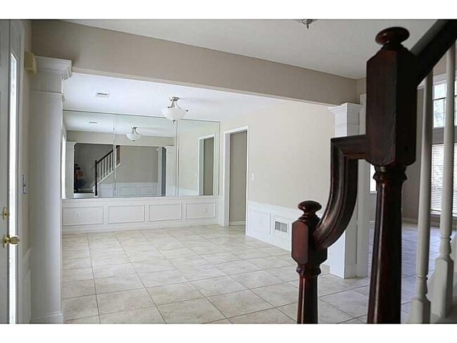 Building Photo - 230 Waltham Ct