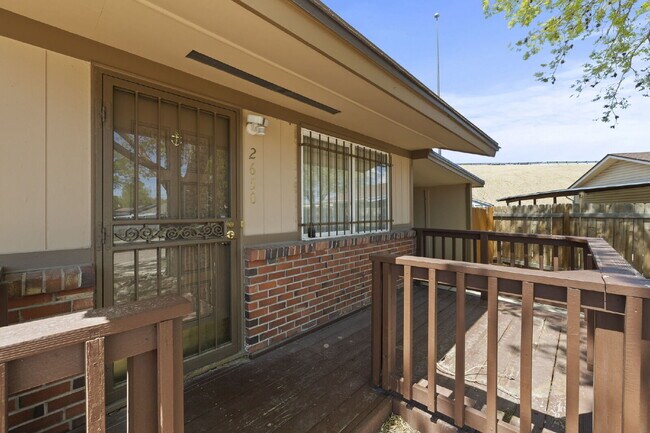Building Photo - Updated 2 Bed + Bonus Workshop | Huge Backyard | Two Storage Sheds | Carport | Pet Friendly