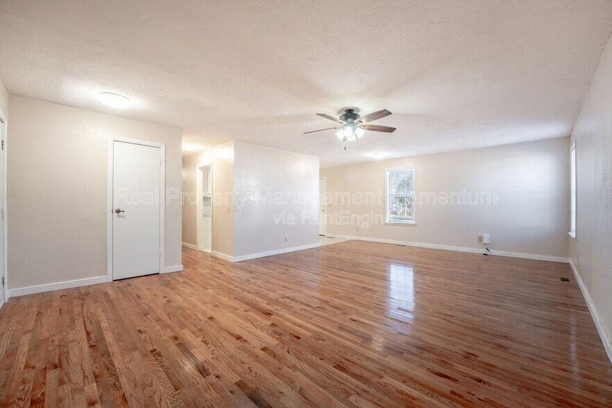 Building Photo - 1118 W Fair Play St