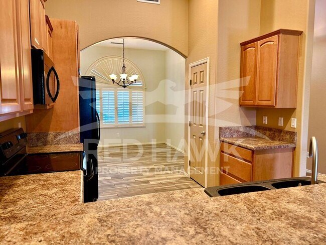 Building Photo - 879 S Phelps Dr