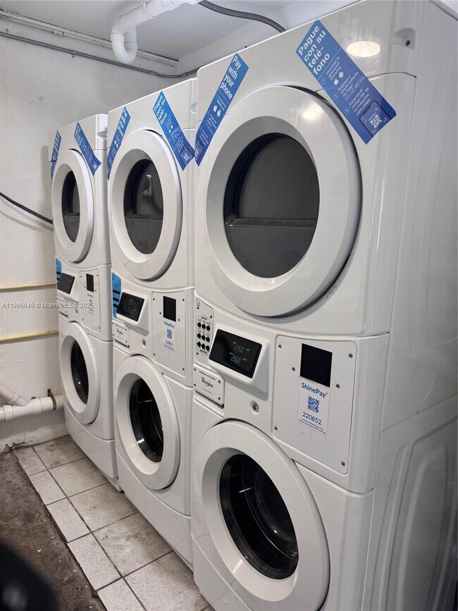 Building Photo - 6840 Pembroke Rd