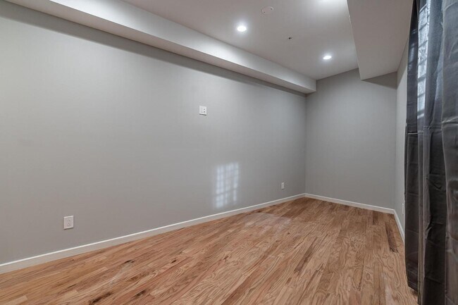 Building Photo - 2045 N College Ave