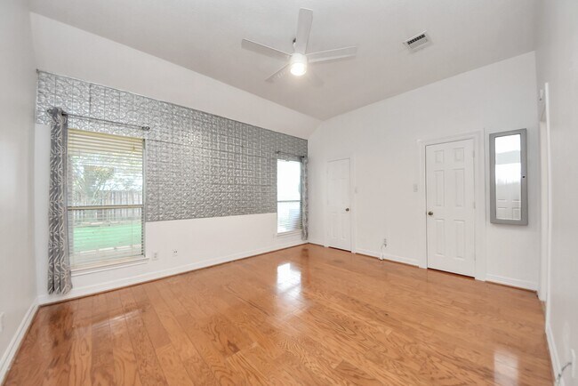 Building Photo - 18315 Brenwood Menor Dr