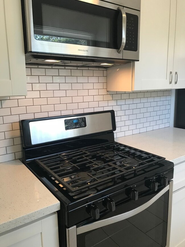 Building Photo - 2709-2711 Broadway Ave