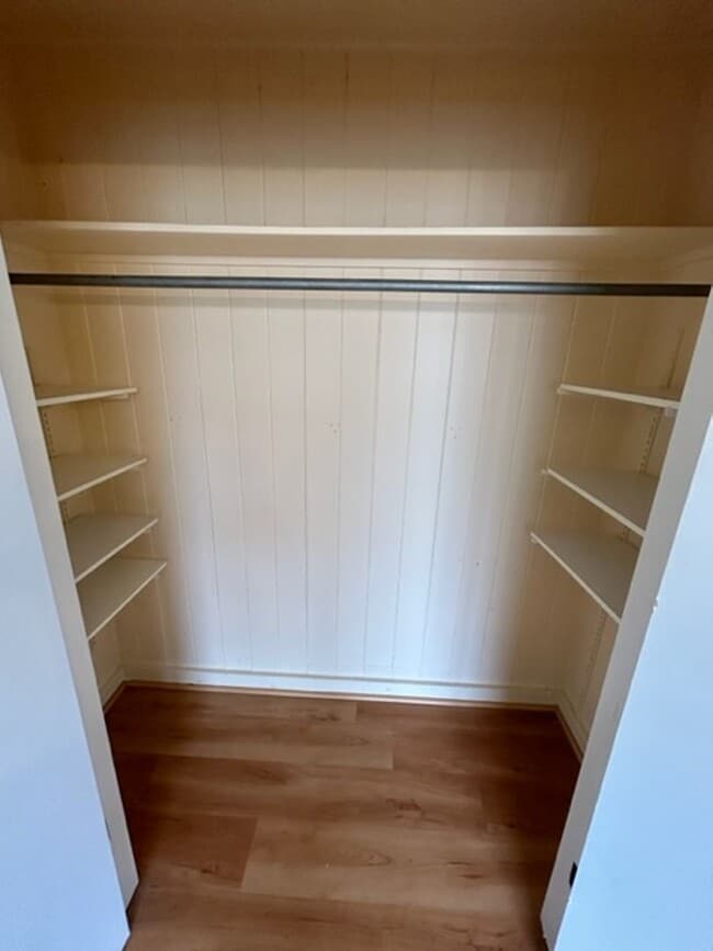 Building Photo - Available on 12/16/25, spacious 1570 sq ft, 3 Bedrooms, 2 Baths, 2 Car Garage Single-Family Home ...