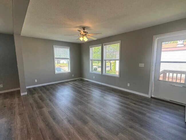 Building Photo - 15385 Dominique Dr