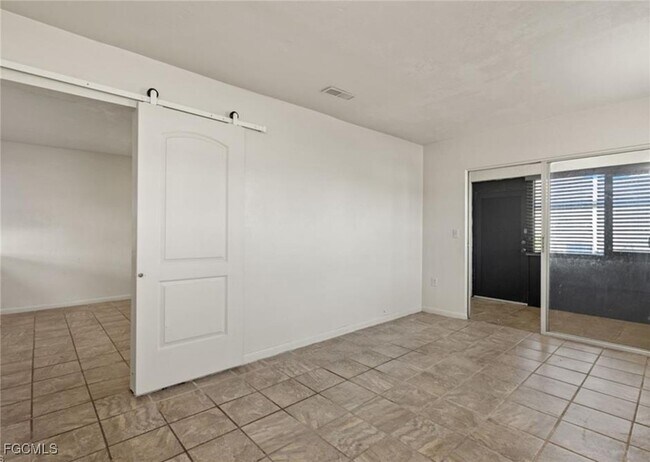 Building Photo - 608 SE 6th St