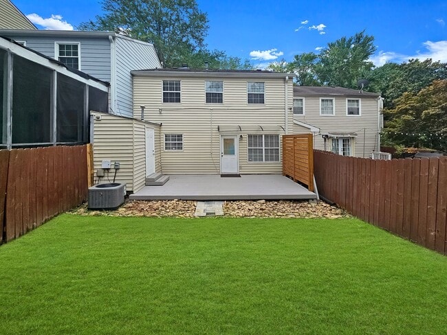 Building Photo - COMING SOON: Beautifully Updated 2/2.5 Townhome Near Truist Park