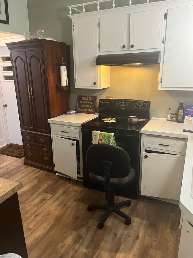 Building Photo - 2118 Elm St