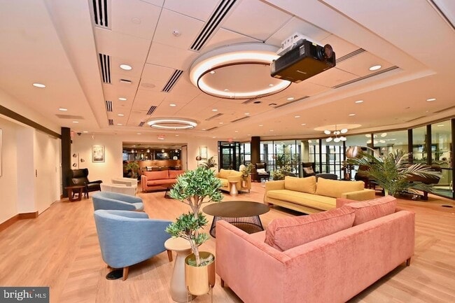 Building Photo - 5901 Mt Eagle Dr