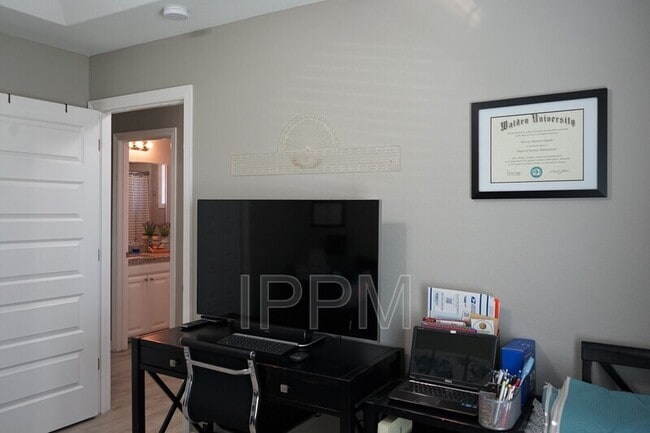 Building Photo - 2234 S Christian Cir