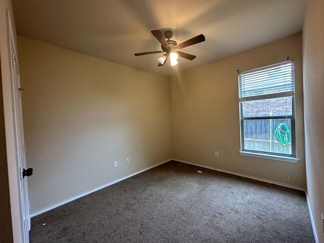 Building Photo - 304 Rosalie Dr