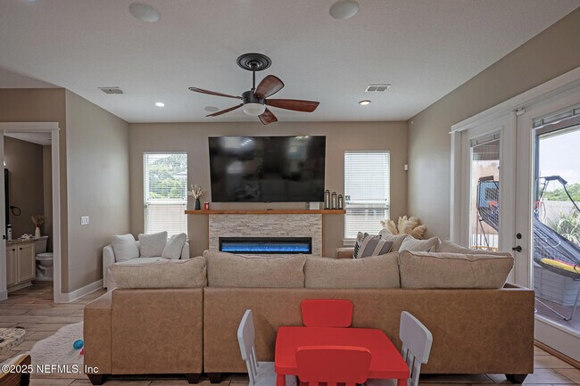 Building Photo - 3693 Lightview Ln