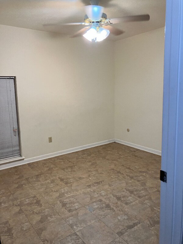 Building Photo - 1422 Wildgrove Dr