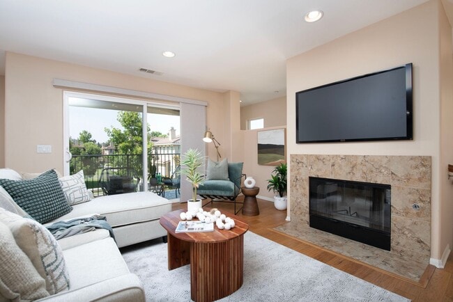 Building Photo - Homes Management - 2 Bed, 2 Bath Townhouse...