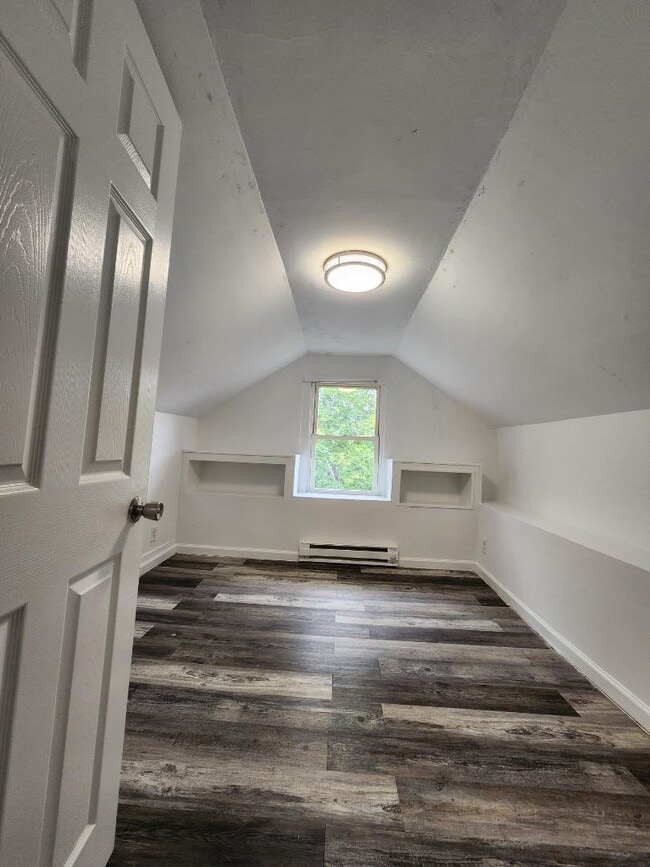 Building Photo - 129 Willow St
