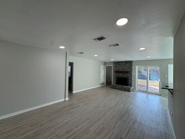 Building Photo - Welcome Home to Peace, Space & Comfort