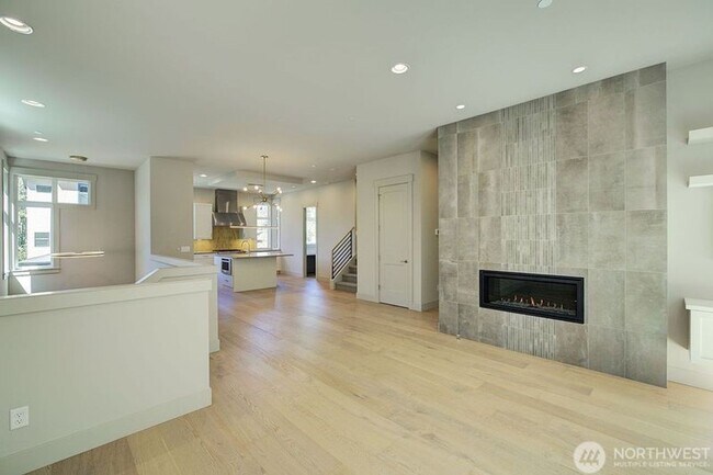 Building Photo - 4Bd/3.25Ba Issaquah House