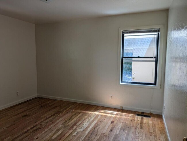 Building Photo - 2055 NW Beca Ave