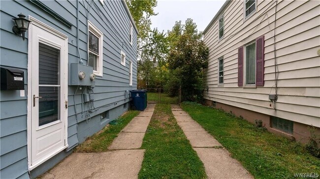 Building Photo - 123 Kimberly Ave