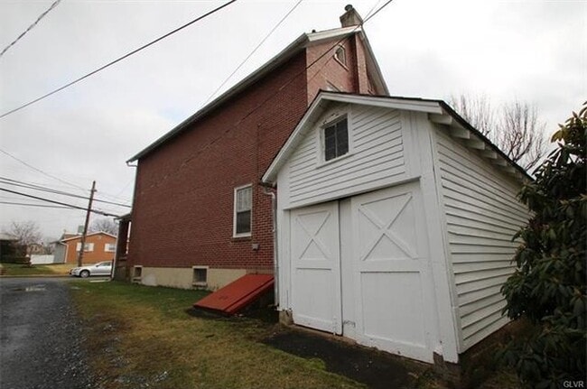 Building Photo - 1332 Tweed Ave