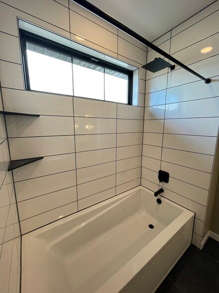 Building Photo - 328 E Blue Bell Dr