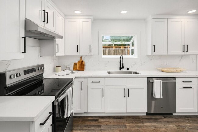 Building Photo - Beautiful Home in Seward Park!