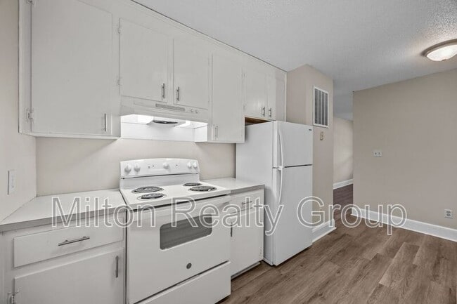 Building Photo - 204 McNeil St