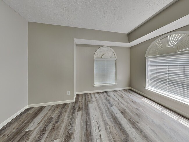 Building Photo - 23123 Bayleaf Dr