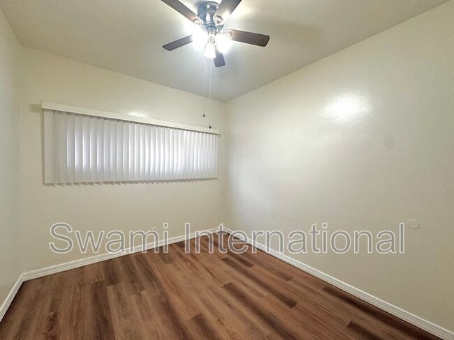 Building Photo - 1665 W 182nd St