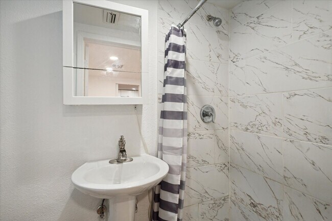 Building Photo - 20031 Oakdale Ave