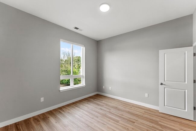 Building Photo - 999 Main St