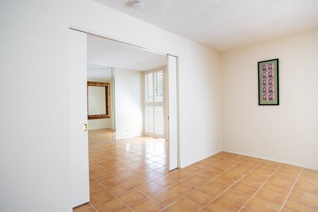 Building Photo - Mid-Century in Rancho Mirage!