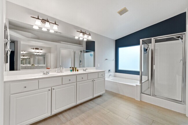 Building Photo - Southwest 3 bedrooms 2.5 bathrooms