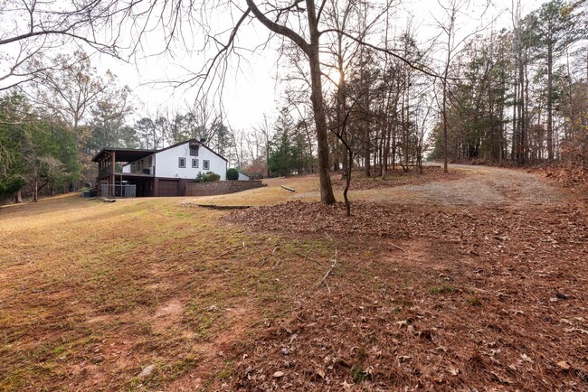 Building Photo - Oconee Country Living on 8+ Acres w/ Full ...