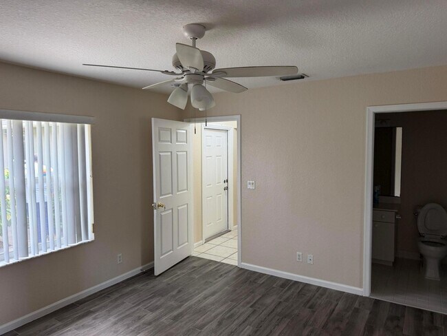 Building Photo - 14011 Veronica Ct
