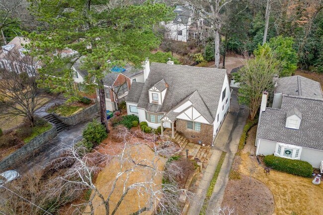 Building Photo - 2896 N Hills Dr NE