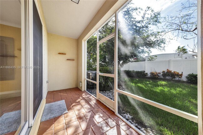 Building Photo - 346 NE 47th Pl