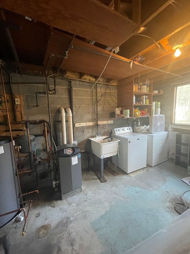 Building Photo - 4 Bed / 2 Bath Home Near Virginia Park