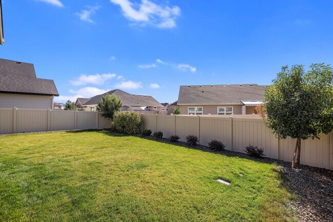 Building Photo - Beautiful 4 bed 2.5 bath home