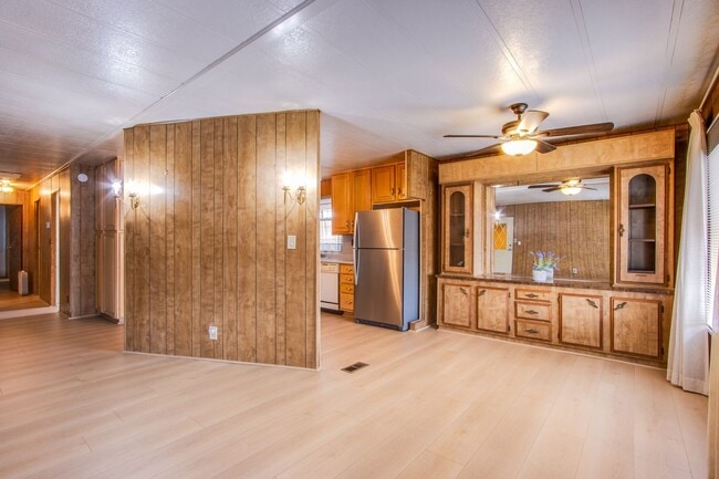 Building Photo - 55+ community 2 bed 2 bath